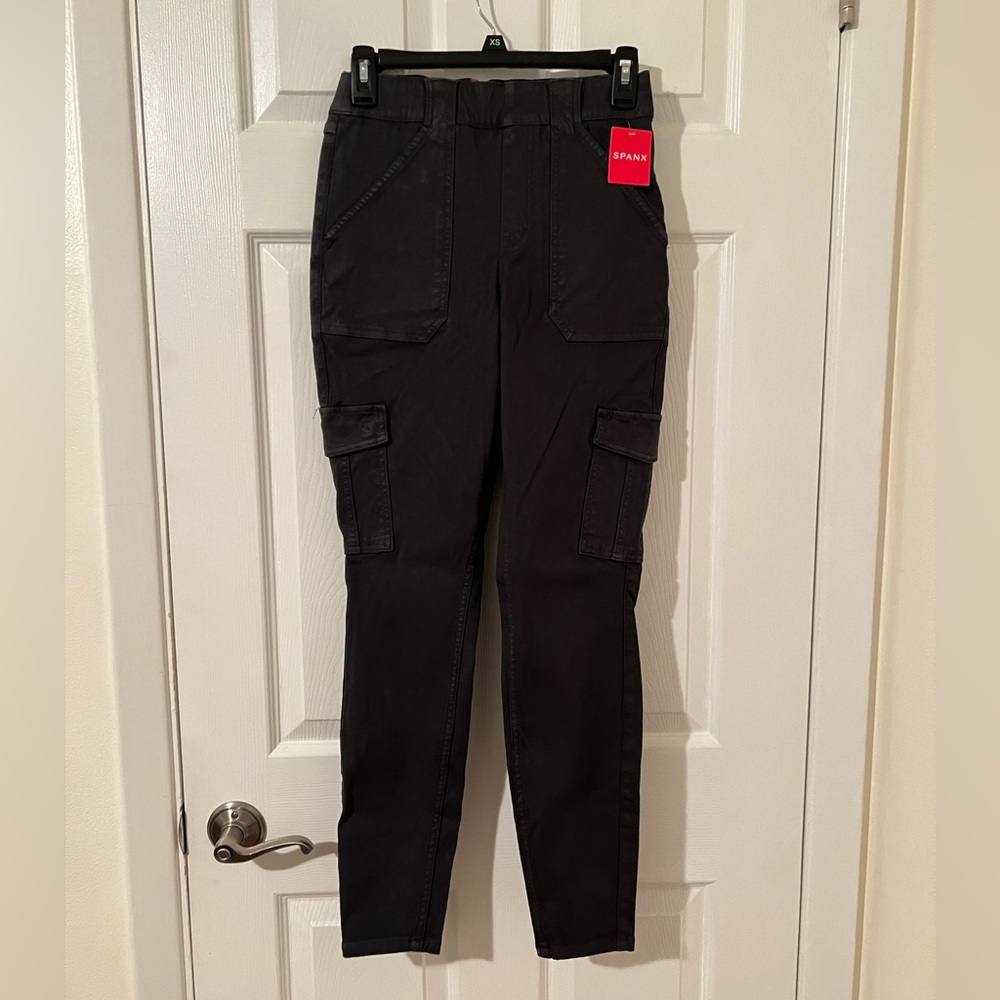 Spanx stretch twill ankle cargo pants. Size M